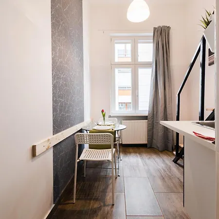 Urban Getaway Lofts דירה